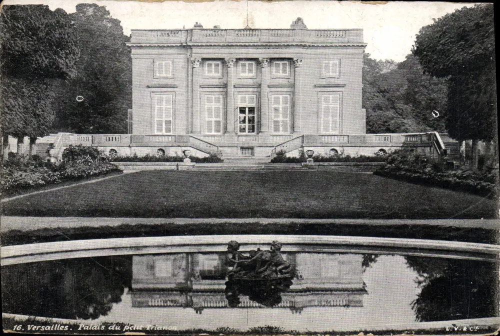 Versailles — Palácio do Petit Trianon — L. VIRCE - Frente