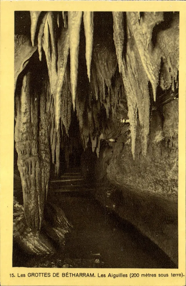 As Grutas de Bétharram — As Agulhas (200 metros abaixo da superfície) — C.M. dos Artes Fotográficas, Strasbourg - Frente