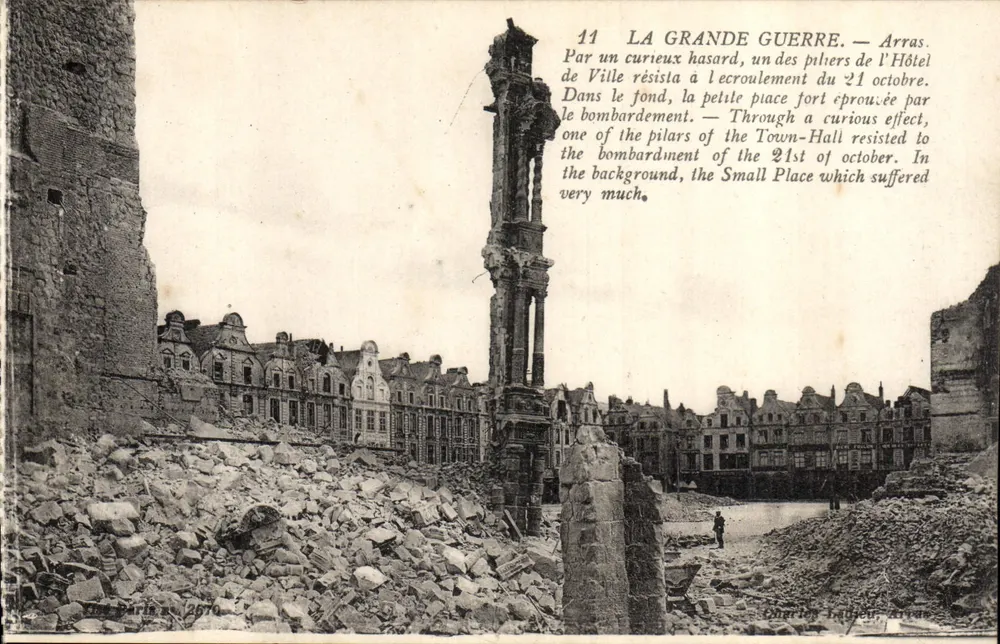 Arras — Ruinen des Rathauses nach dem Bombenangriff am 21. Oktober — Lev. Fils & Cie Paris, n° 2670 - Vorderseite