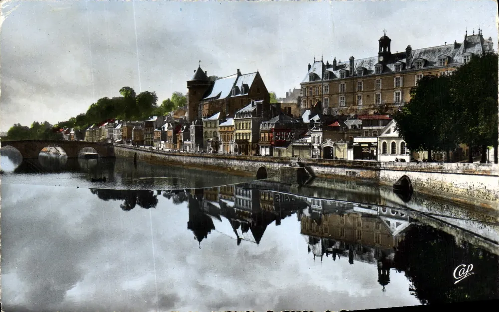La Vallée - Uitzicht op de Mayenne en het Kasteel — Cie des Arts Photomécanique, 37, La Vallée - Voorkant