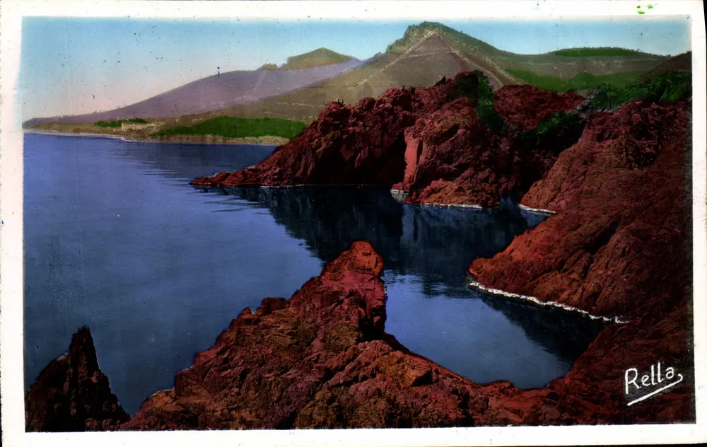 Les Colanques du Troyas — Vista das falésias vermelhas — Éditions Rella - Frente