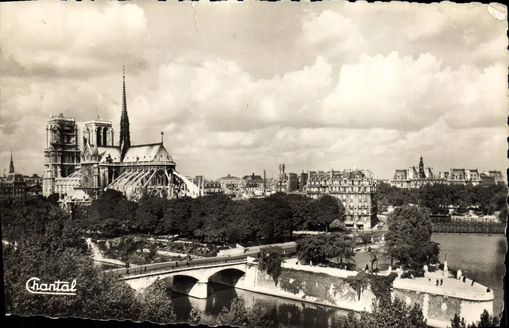 Notre-Dame de Paris — vue depuis les Jardins de l'Archevêché — éditeur Chantal - Frente