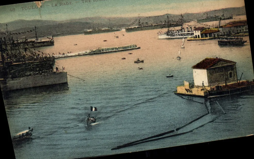 Toulon - La Rade — vue du port avec navires et bateaux — éditeur LÉVY FILS & Cie PARIS, n°48 - Frente