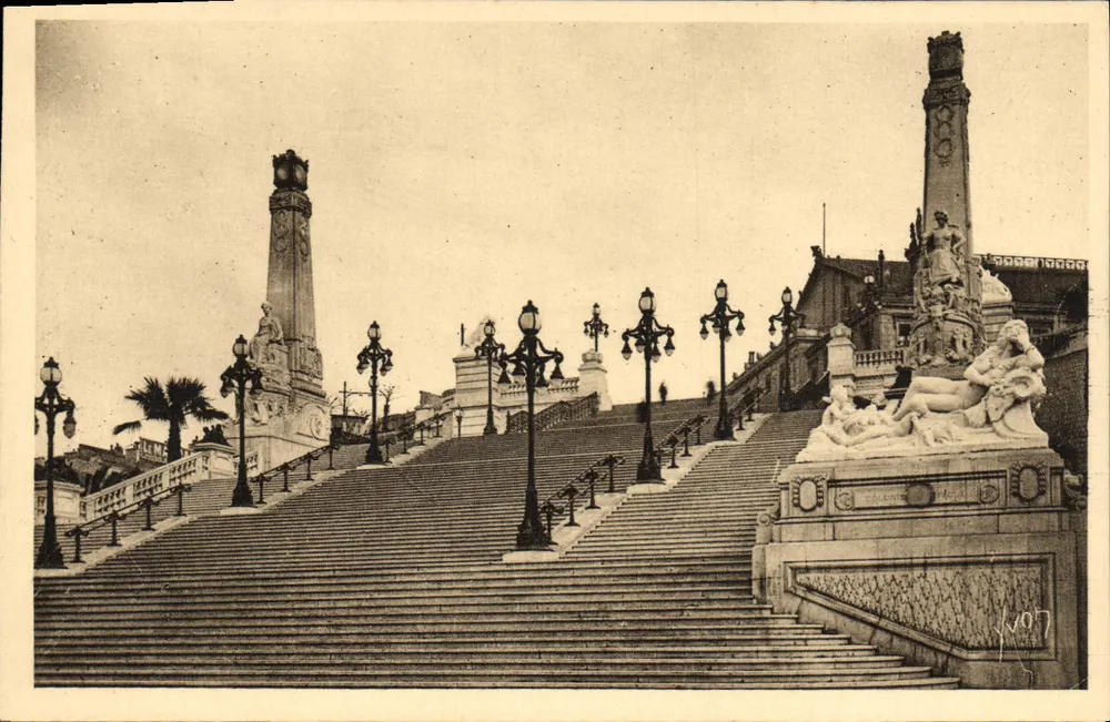 Marseille (B.-du-R.) — A Escada Monumental — Senès e Arnal, Arquitetos - Frente