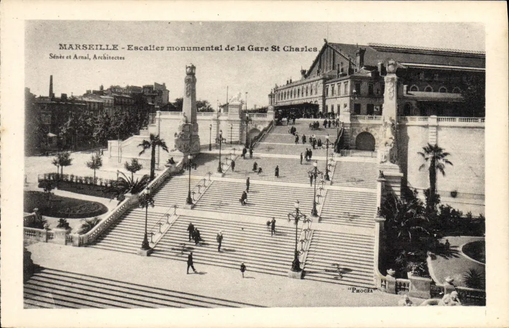Marseille - Monumentale Treppe der St-Charles-Bahnhof — Sénès et Arnal, Architekten - Vorderseite