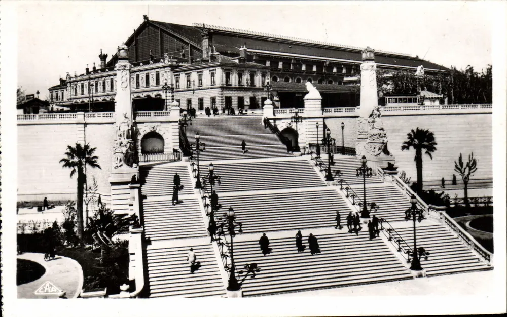 Der monumentale Treppenaufgang der Station — Marseille — Verlag SÉNÉS et ARNAL - Vorderseite