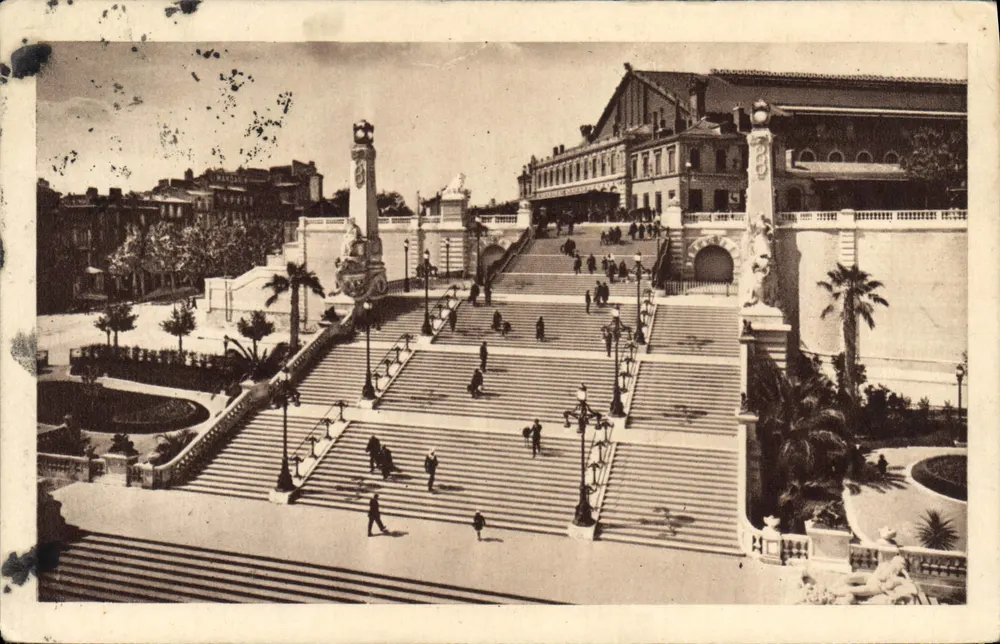 MARSEILLE — Monumentale Treppe der St-Charles-Bahnhof — Verlag: KARTENKARTEN - Vorderseite