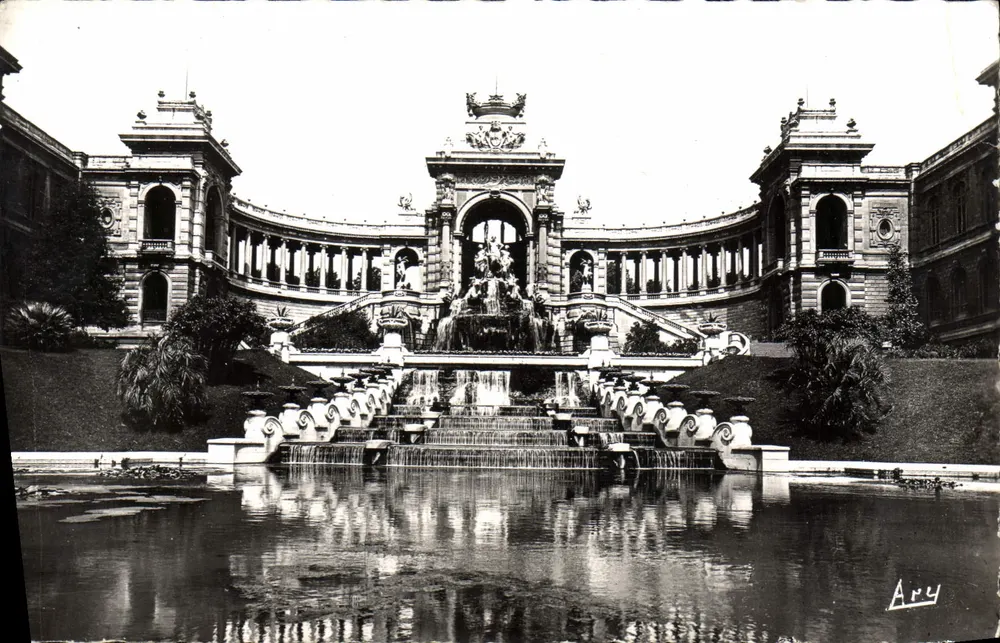 Palácio Longchamp — Fonte monumental — Arty - Frente