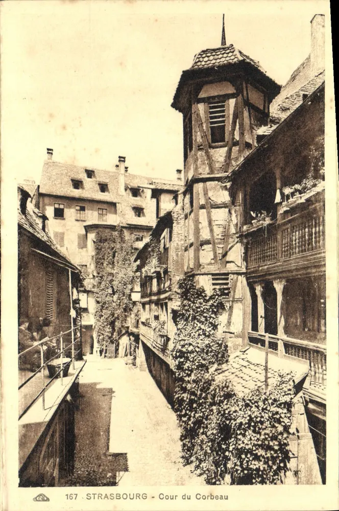 Strasbourg - Cour do Corvo — editor Almacrine des Arts Photographiques, n° 167 - Frente