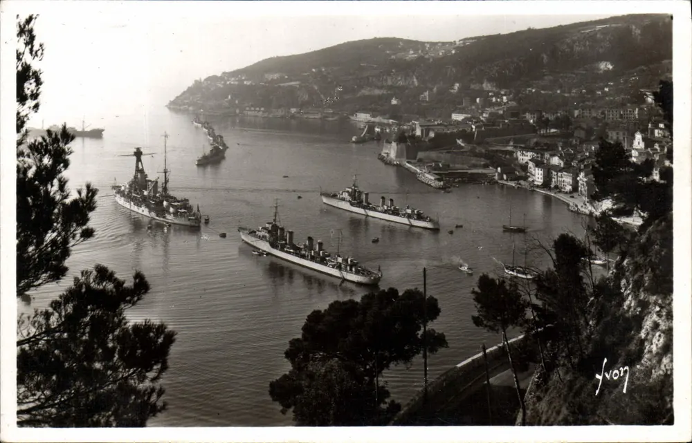 Villefranche-sur-Mer — französische Flotte im Hafen — La Douce France - Vorderseite