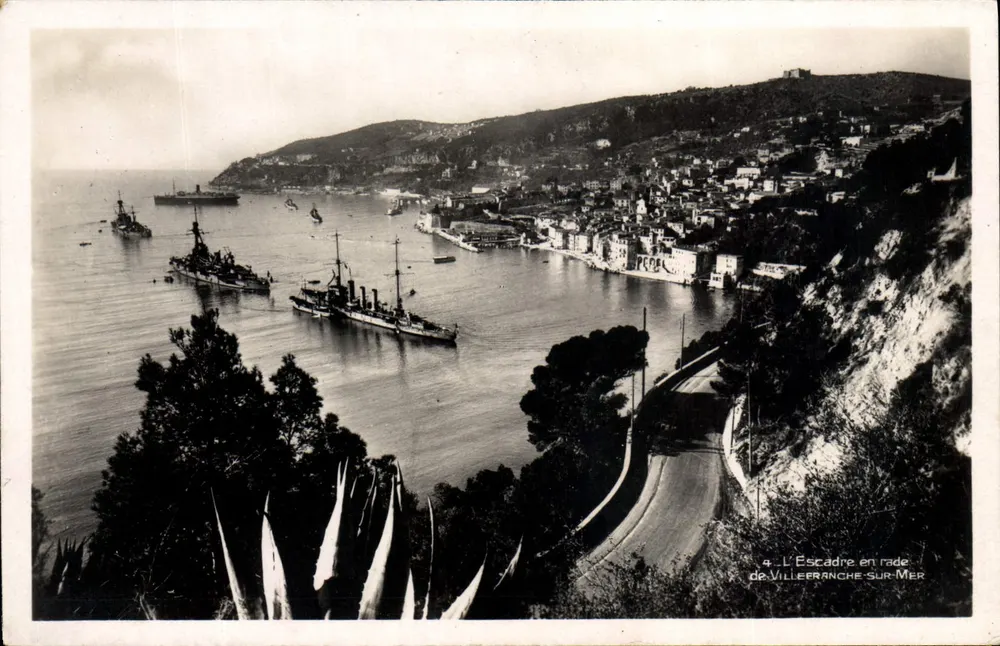 Die Flotte im Hafen von Villefranche-sur-Mer — Luftbild — unbekannter Verleger, Serie Nr. 4 - Vorderseite