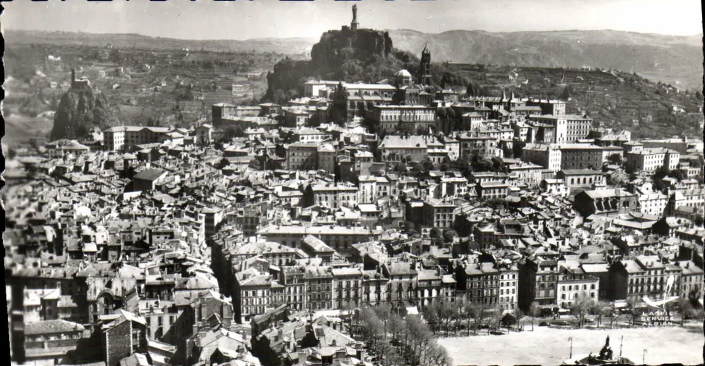 Le Puy — von den Felsen Corneille und St-Michel dominiert — LACIL SERVICE AÉRIEN - Vorderseite