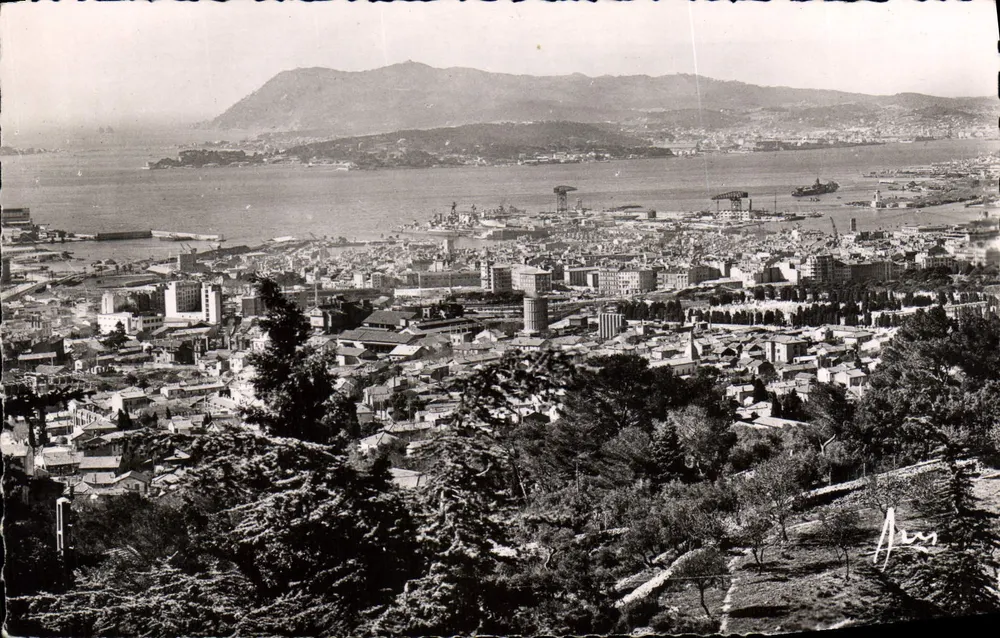 Toulon — Vista geral — A baía — Edições ARIS, n°301 - Frente