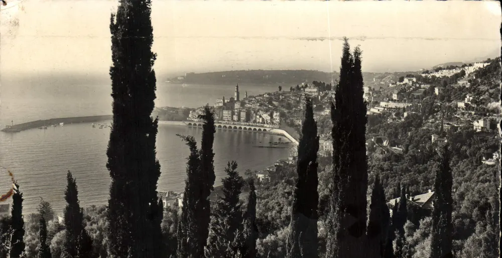 Menton — Allgemeine Ansicht — Im Hintergrund: Cap Martin — Éditions S.E.P.T. - 35, Rue Corbella - Nice - Vorderseite