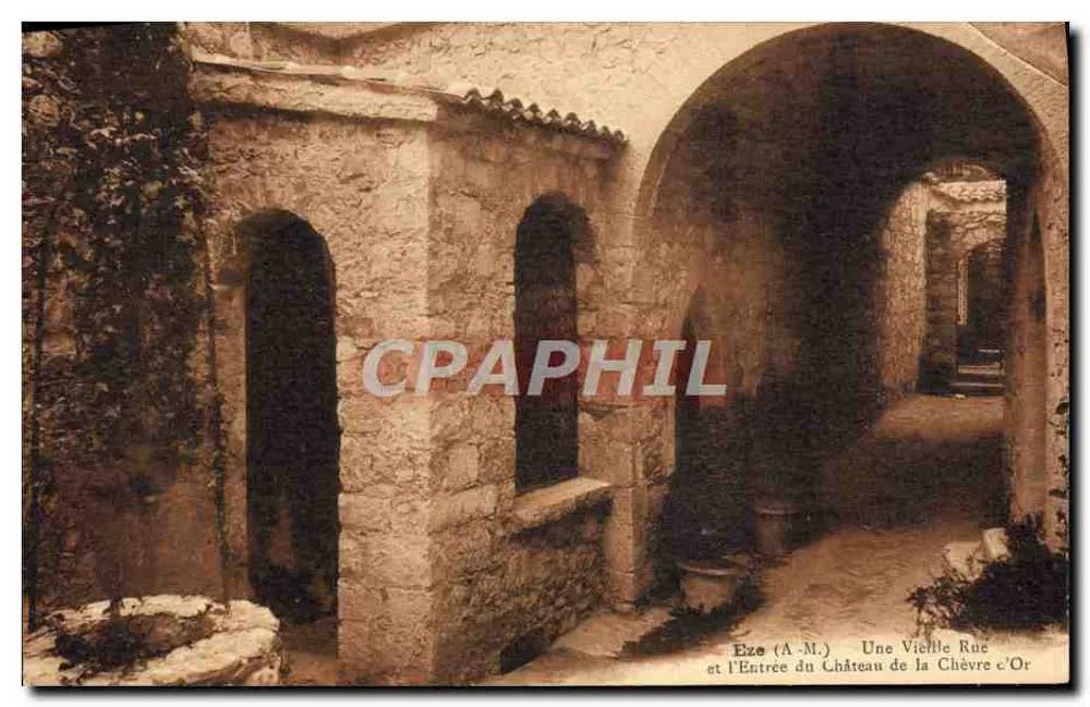 Eze (A-M.) — Eine alte Straße und der Eingang zum Schloss La Chèvre d'Or - Vorderseite