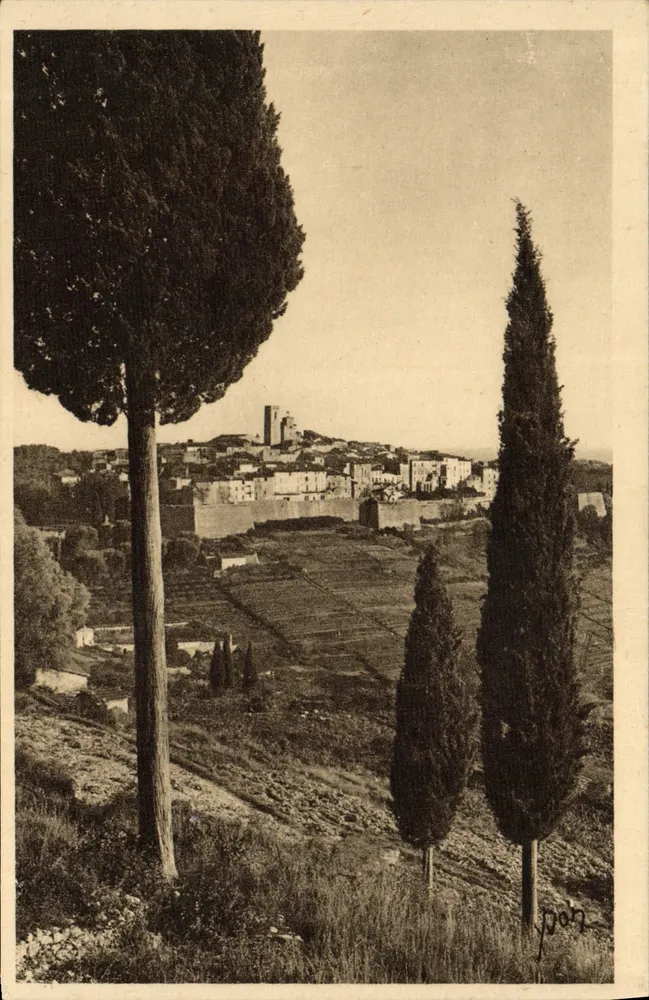 Saint-Paul (Alpes-Maritimes) — Allgemeiner Blick durch die Zypressen — Éditions d'Art Yvon, Paris - Vorderseite