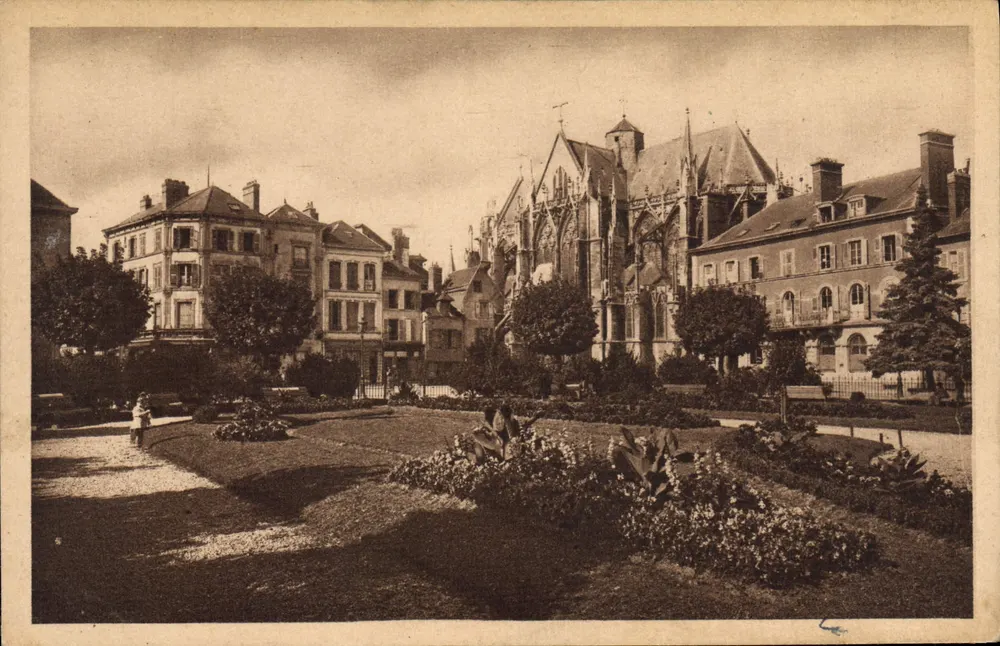 Troyes (Aube) — Ansicht der Kirche Saint-Urbain und des Präfektur-Gartens — Éditions Sainte-Savine - Vorderseite