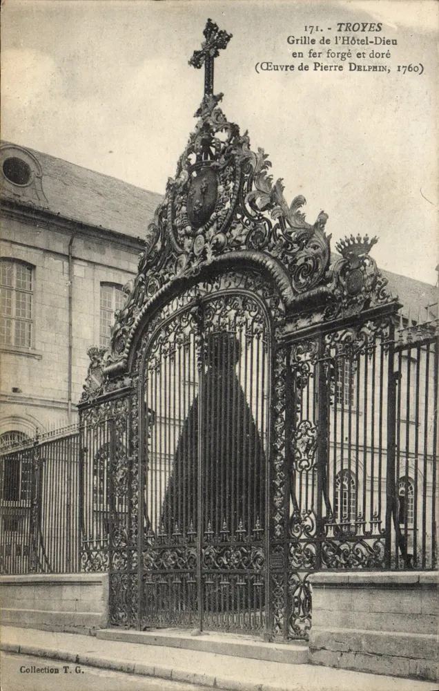 Eisen- und vergoldete Pforte des Hôtel-Dieu in Troyes — Werk von Pierre Delphin, 1760 — Sammlung T.G. - Vorderseite