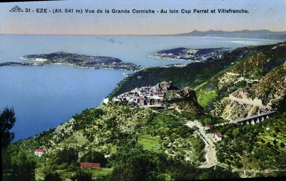 Eze - (Höhe 541 m) Ansicht der Grande Corniche - Im Hintergrund Cap Ferrat und Villefranche - Vorderseite