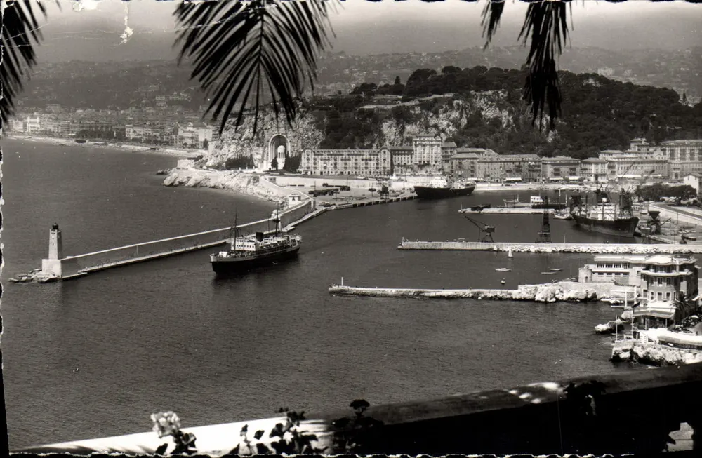 Port de Nice — vue du port avec le phare et le tunnel du Col du Léman — Éditions SEPT - Frente