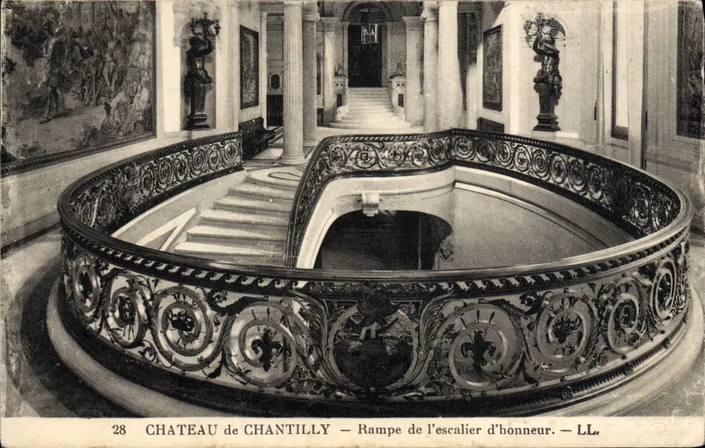 Castelo de Chantilly — Escada de honra — LL. - Frente