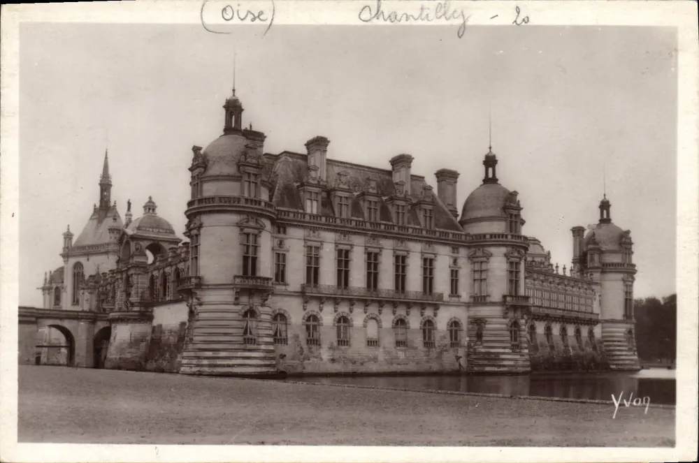 Chantilly - Castelo de Chantilly — Fachada Nordeste — Edição de Arte YVON, França - Frente