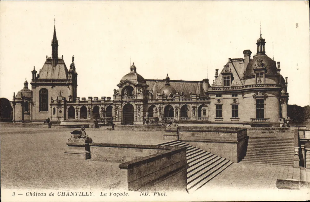 Castelo de Chantilly — A Fachada — ND. Fot. n°3 - Frente