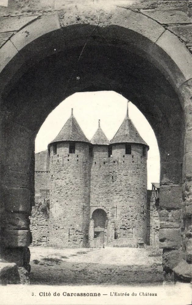 Cidade de Carcassonne — A Entrada do Castelo — Fot. A. Thirman e H. Haraud, Toulouse - Frente