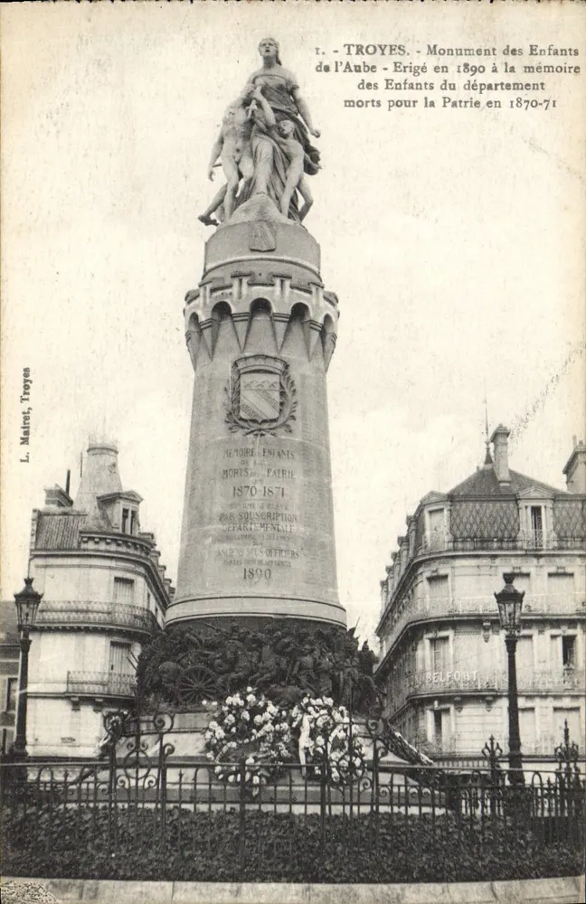 Troyes - Denkmal der Kinder der Aube - Errichtet 1890 zur Erinnerung an die Kinder des Departements, die für die Vaterland in 1870-71 gestorben sind - Vorderseite