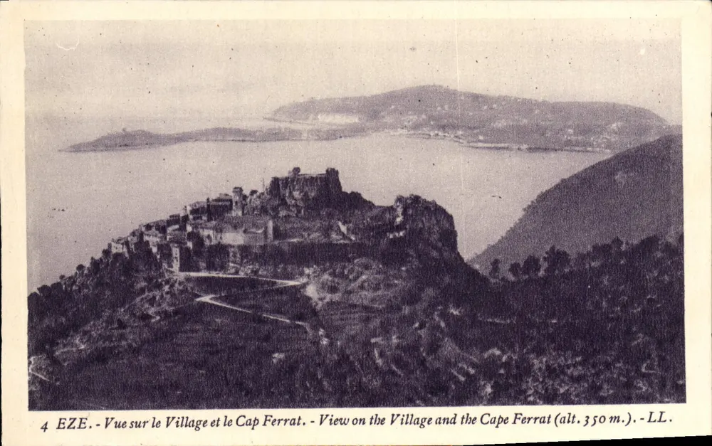Eze — Blick auf das Dorf und den Cap Ferrat (Höhe 350 m.) — LL - Vorderseite