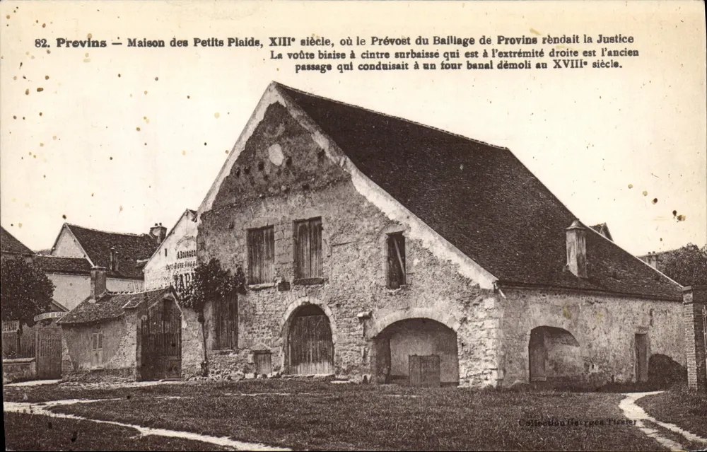 Previns — Casa dos Pequenos Cobertores, XIIIº século — editor Albane - Frente