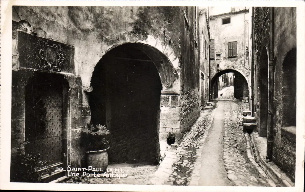 Saint-Paul (A.M.) — Uma Porta Antiga — Coleção A. BAUX - Frente