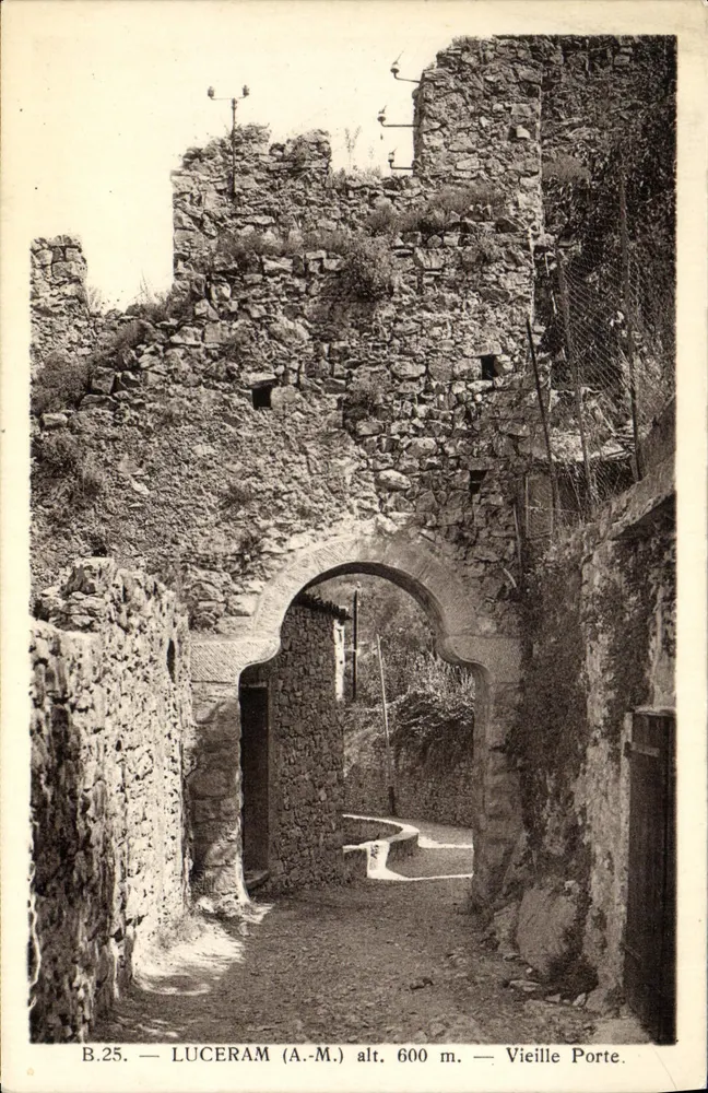 Luceram (A.-M.) — Velha Porta — Edição Rivazur, de Riquier - Frente