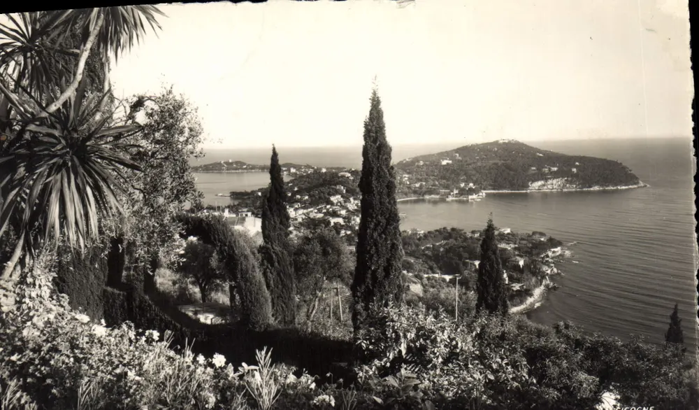 O Cabo Ferrat — em seu décor mediterrâneo — La Cigogne, Mônaco - Frente