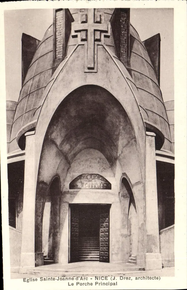 Kirche Sainte-Jeanne-d'Arc — Der Hauptportal — J. Droz, Architekt - Vorderseite