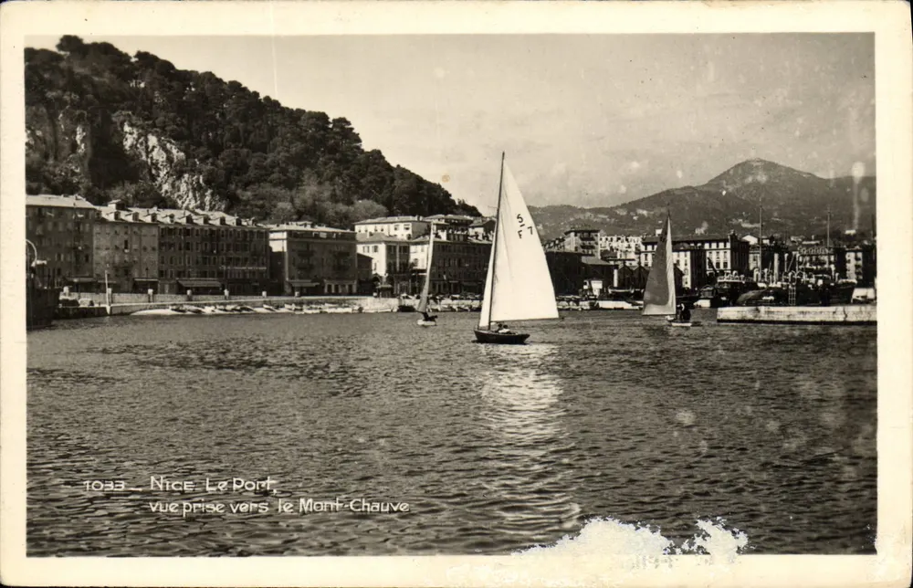 Nice - Le Port vue prise vers le Mont-Chauve — Éditeur IMPRIMÉ SUR LA CARTE : ÉDITIONS SAINT-FRANÇOIS-DE-PAULLE - Vorderseite