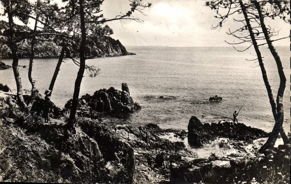 Cannes - Le Trayas — vista da costa com pescadores — Edições C. Trayas - Frente