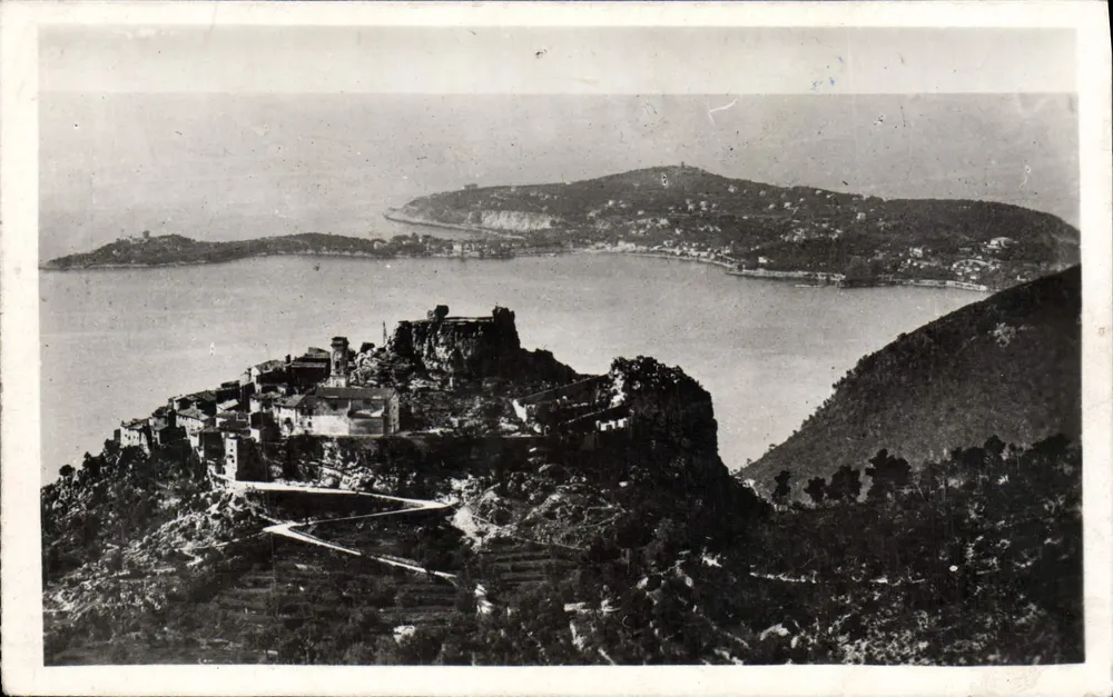 Eze — Vista del Pueblo y del Cabo Ferrat — Réal & Photo C.A.P. - Anverso