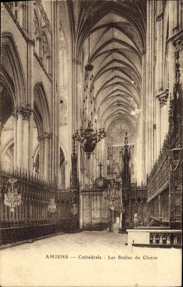 Amiens — Catedral — As Cadeiras do Coro - Frente