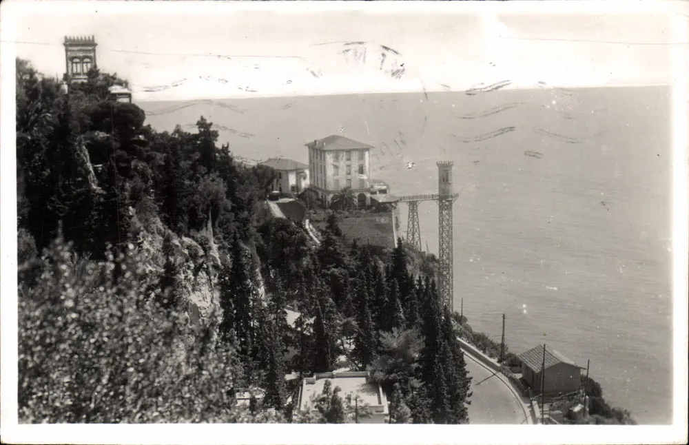 Vista da fronteira franco-italiana — Castelo de Cimiez — Edições MARA - Frente