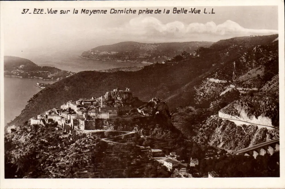 Eze — Ansicht der Moyenne Corniche vom Belle-Vue L.L. aus - Vorderseite