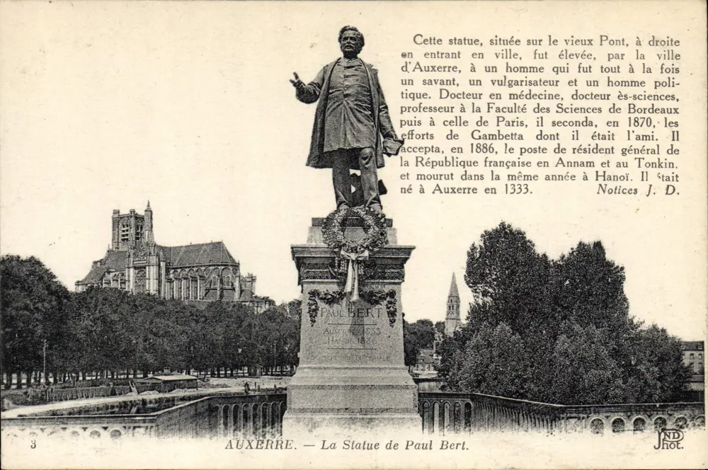 AUXERRE — A Estátua de Paul Bert — JND Fot. - Frente