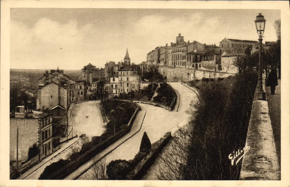 Angoulême — Le Rempart Desaix und die Rondes — Édition d'Art A. Gilbert, Sables-d'Olonne - Vorderseite