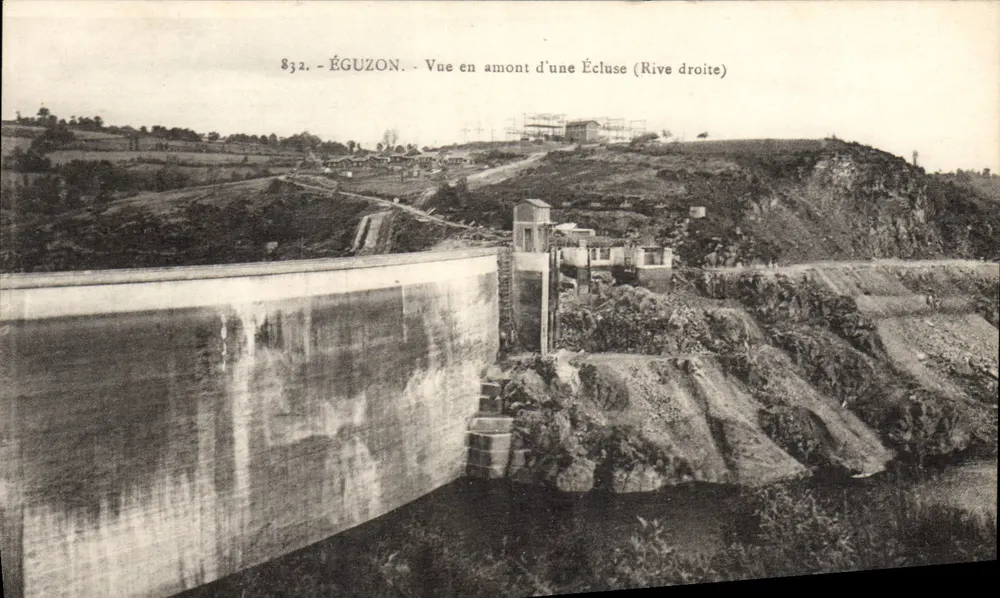 Éguzon — Vista acima de uma comporta (Margem direita) — Editor não identificado, n° 832 - Frente