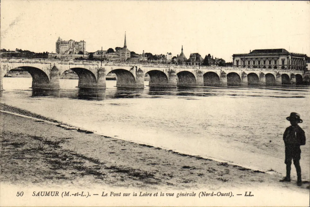 Saumur (M.-et-L.) — Der Brücke über die Loire und die allgemeine Aussicht (Nord-West) — LL - Vorderseite