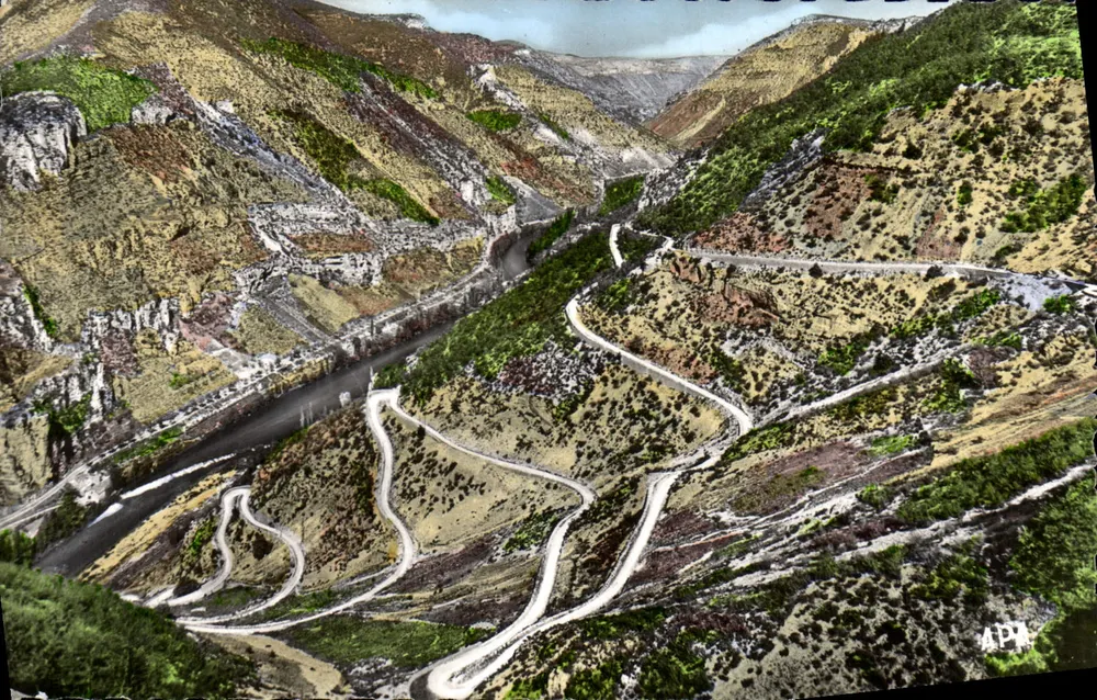 Die Schlingkurven der Route de la Malène — Aven Armand und Tal des Tarn — APA — 148 - Vorderseite