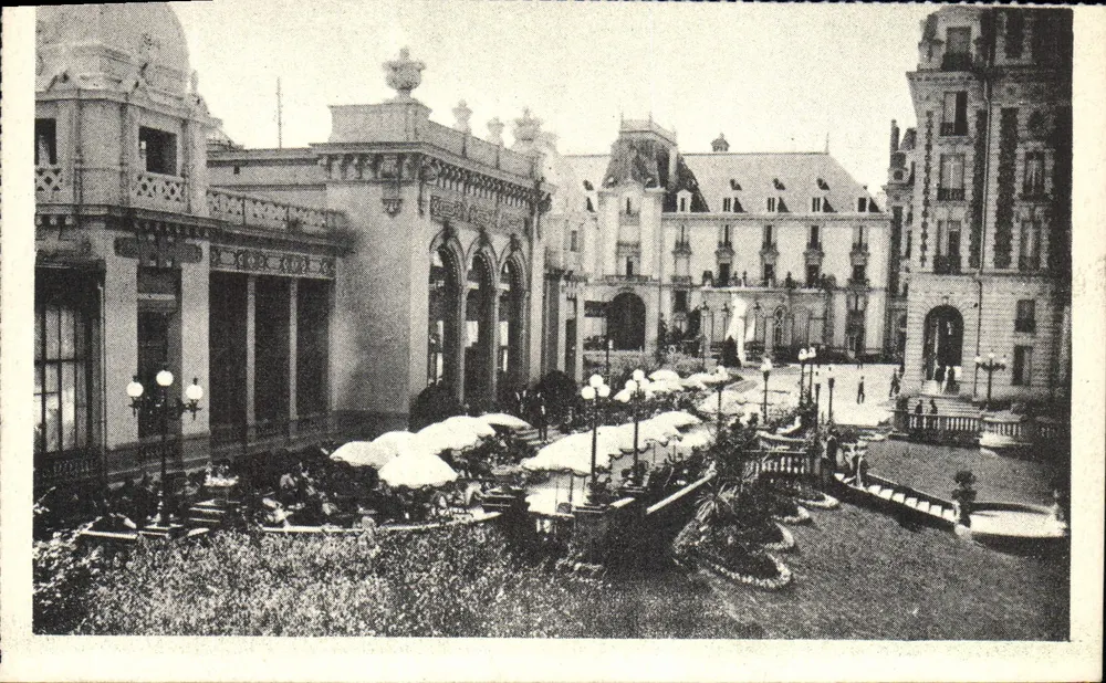 VITTEL (Vosges) — Die Terrasse des Casinos und die großen Hotels — Edition des Casinos, B 16 - Vorderseite