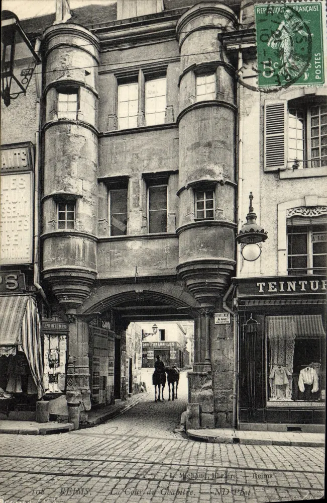 Reims — A Cour do Capítulo — L. Michaud, Horlire — ND Fot. - Frente