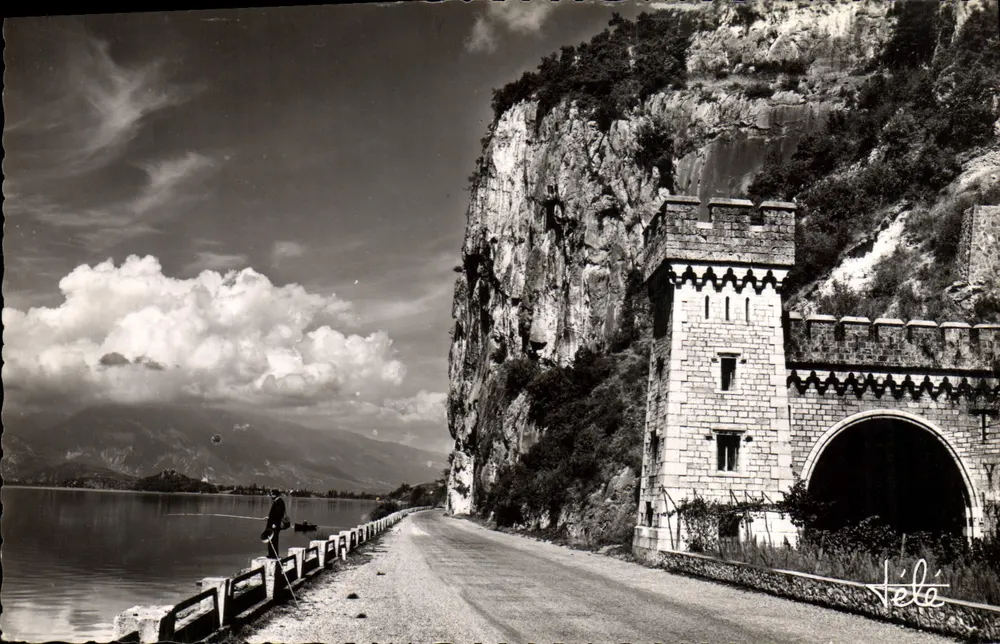 Um AIX-les-BAINS — Route de la Corniche, Tunnel du Grand Rocher — Hé lé - Vorderseite