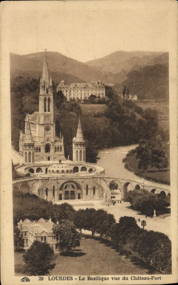 LOURDES - Die Basilika vom Schloss-Fort aus gesehen - Nr. 29 - Vorderseite